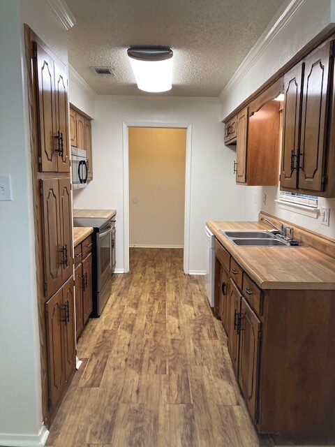 Kitchen - 938 Jackson St N