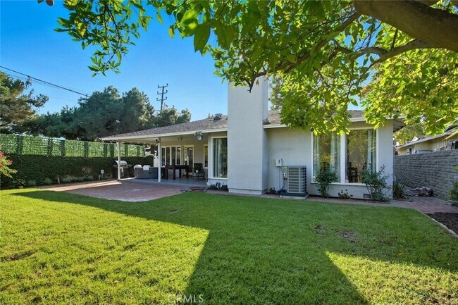 Foto del edificio - 5210 Ventura Canyon Ave