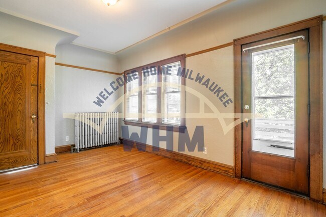 Building Photo - Welcome Home to this Cozy 2 Bedroom Upper ...