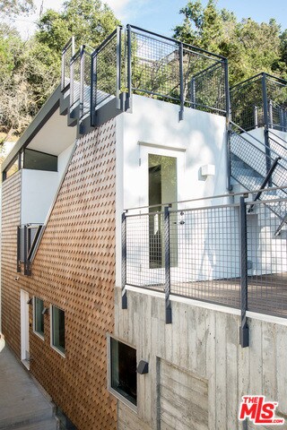 Building Photo - 8866 Wonderland Ave