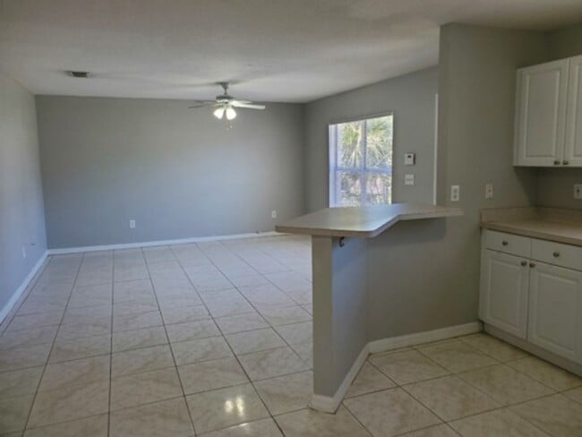 Building Photo - Move in Ready! Modern 3-Bedroom 2-bath Hom...