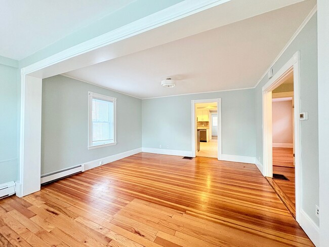 Foto del edificio - AVAIL: SINGLE FAMILY HOME IN MILTON MA