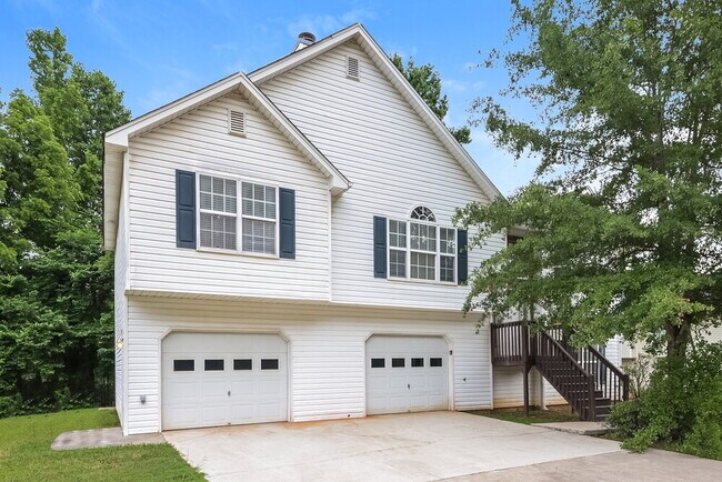 Building Photo - 577 Paradise Cir