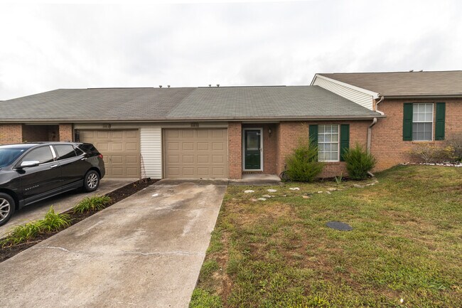 Foto del edificio - 385 Hawthorne Oaks Way
