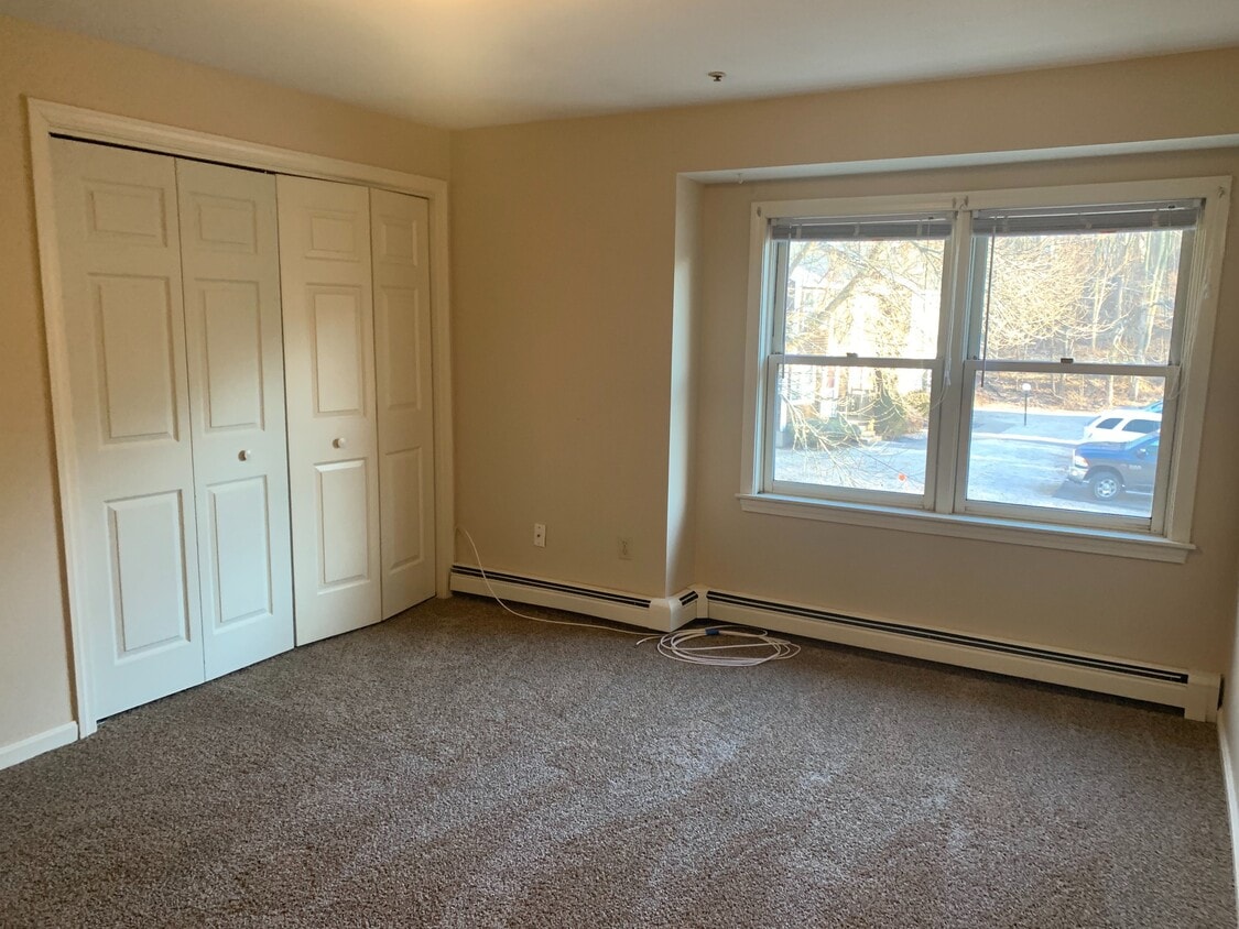 24 Hillside Dr, Dover, NH 03820 Townhome Rentals in Dover NH