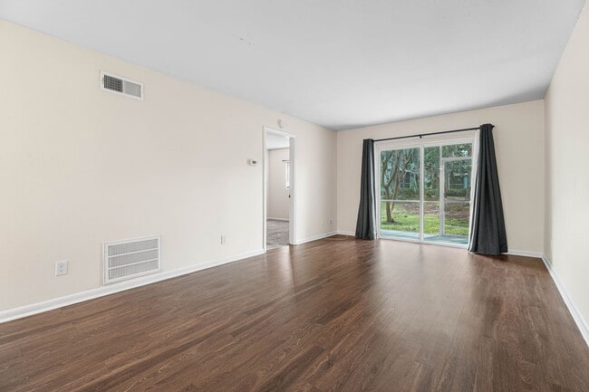 Foto del edificio - Move-In Ready 2 BR/ 2BA Condo on Southside...