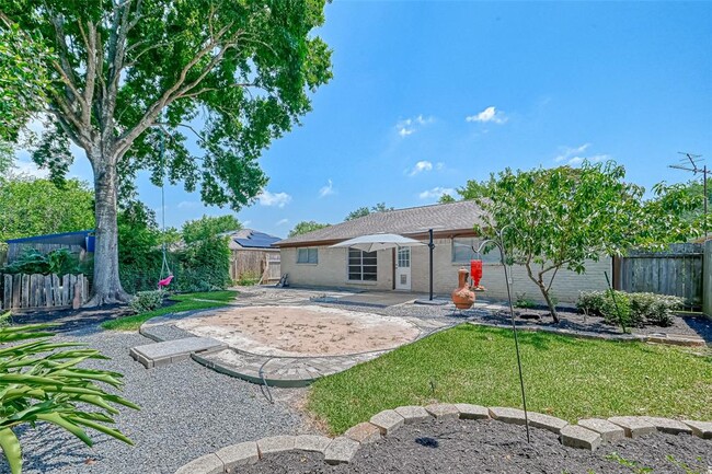 Building Photo - 311 Baycrest Dr