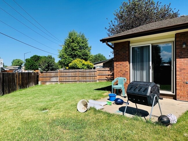 Building Photo - 2 Bedroom/2 Bath Duplex with Attached Gara...