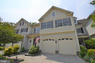 Building Photo - 16858 Panorama Dr