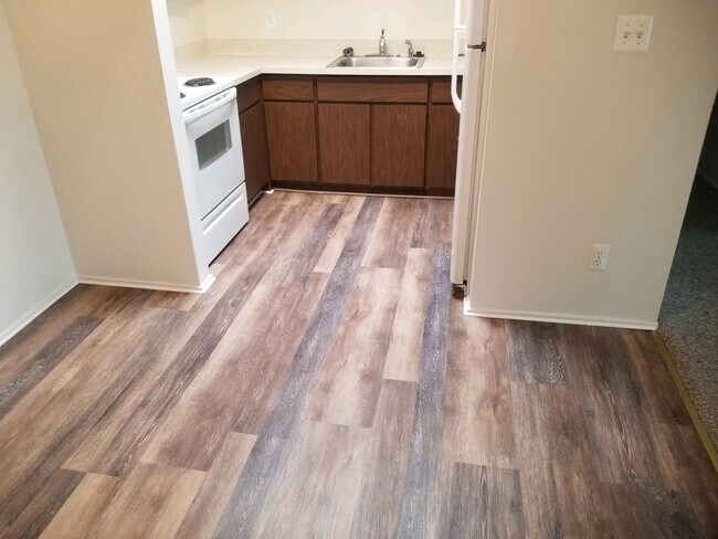 Kitchen - 239 E 12 Mile Rd