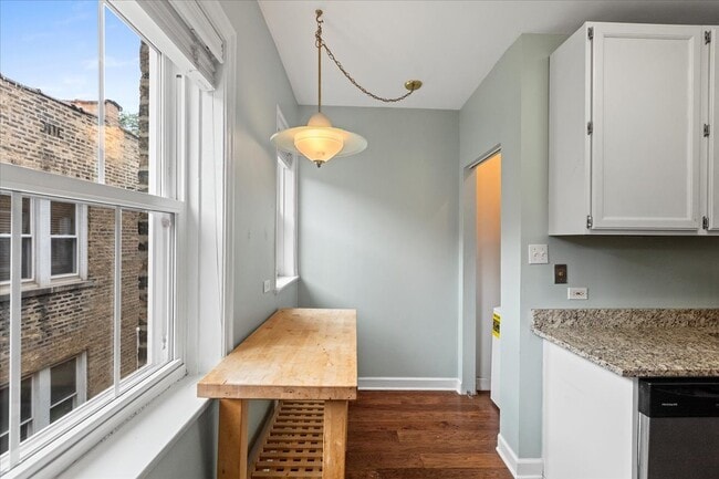 Foto del edificio - 1439 W Elmdale Ave