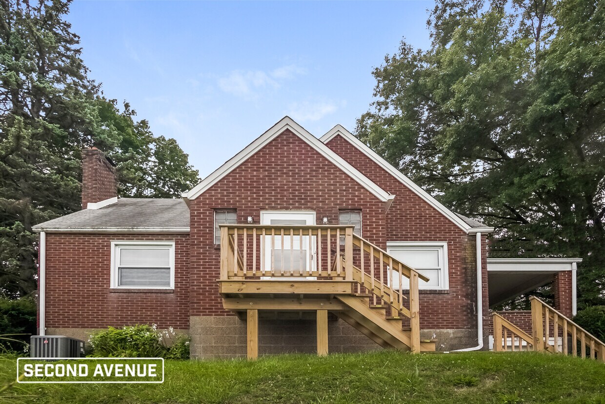 Primary Photo - 1900 Hankins Dr