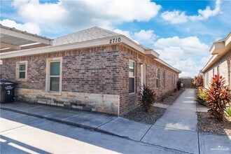 Building Photo - 2710 E Garfield Ave