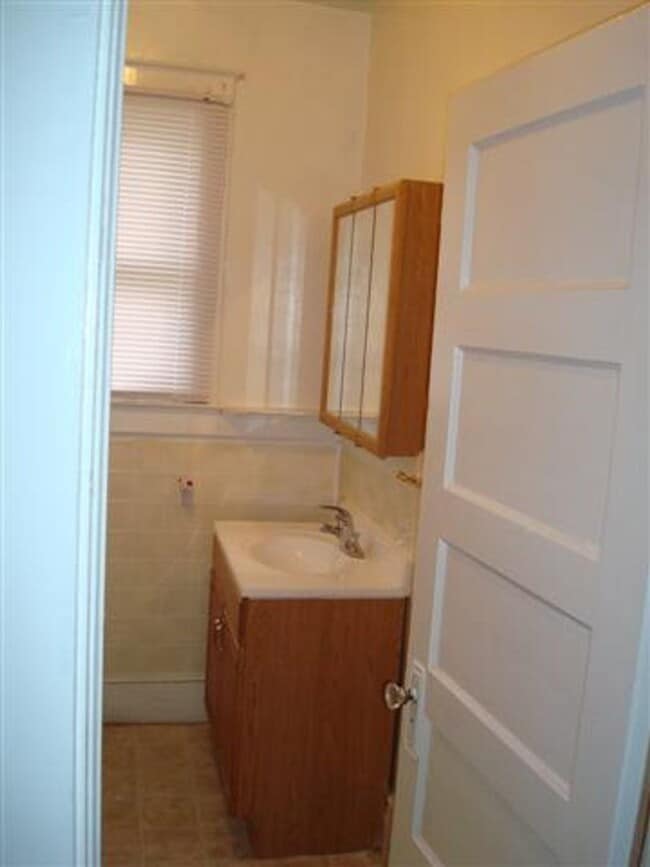 Building Photo - Charming Rental Property with Modern Upgrades and Convenient Location!