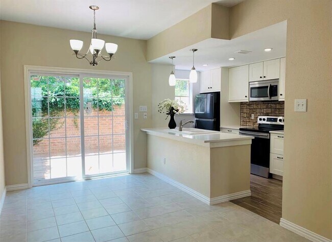 Foto del edificio - 2626 North Blvd