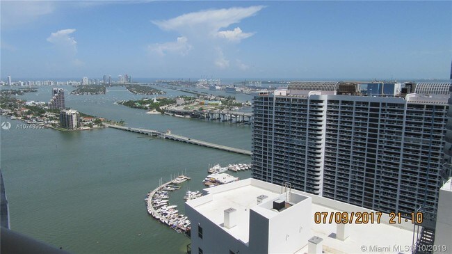Foto del edificio - 488 NE 18th St