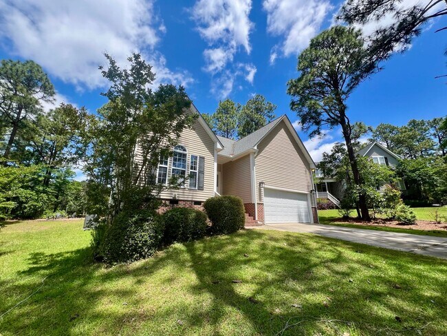 Building Photo - Carolina Lakes!!