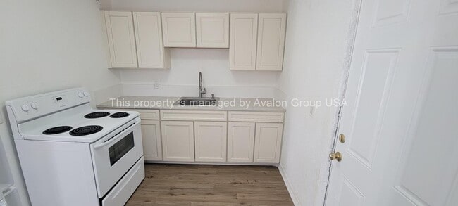 Building Photo - 745 Pippin St