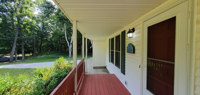 Building Photo - 4 Bedroom Parsonage Property 1 Mile to Fra...
