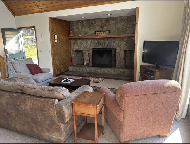 Photo - 417 Chalet Village Dr House