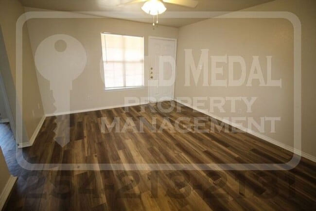 Building Photo - 3304 Barcelona Dr