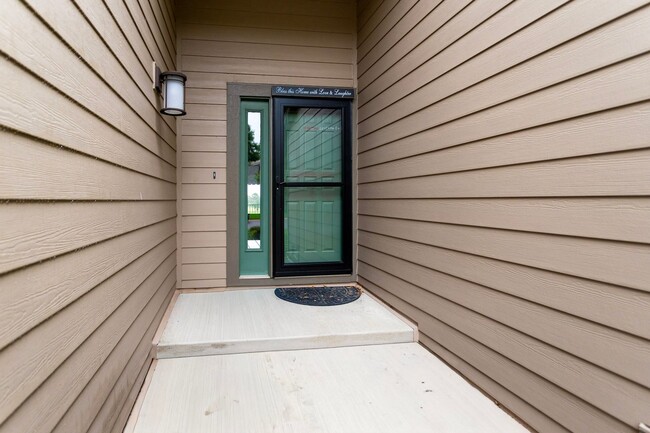 Building Photo - Charming home with Golf Course Views!!!