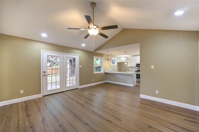 Foto del edificio - 1921 Ripple Creek Dr