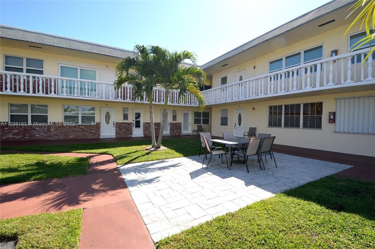 Primary Photo - 1451 N 12th Ct
