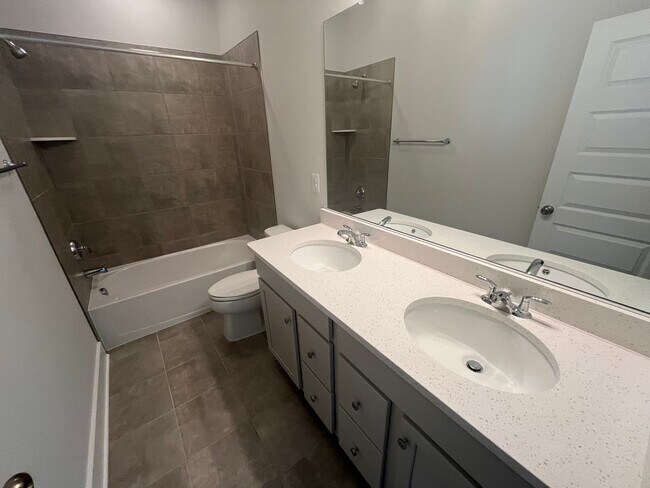 Foto del edificio - 4005 Munson Woods Walk