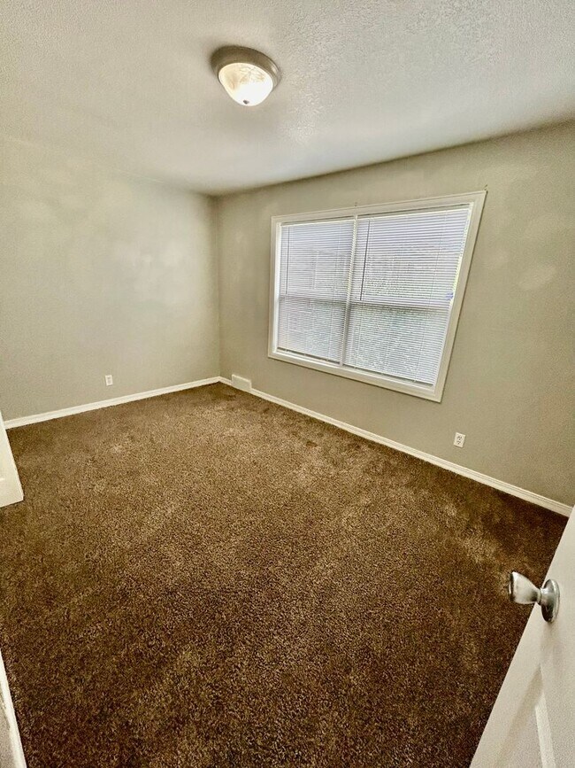 Building Photo - 2 Bedroom Apartment on Patty Jewett Golf C...