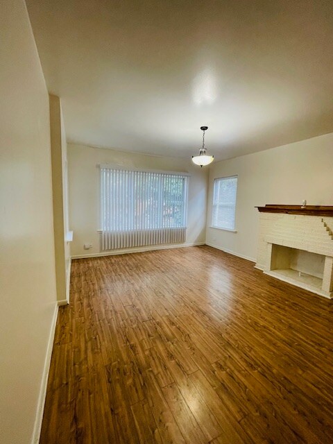 Primary Photo - 1656 N Linder Ave