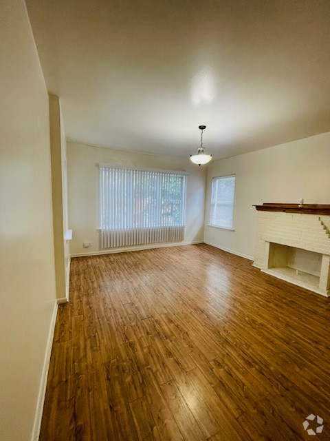 Building Photo - 1656 N Linder Ave