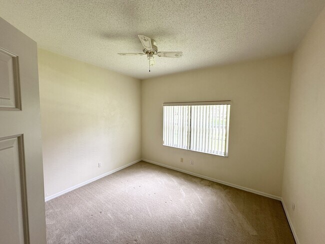 Building Photo - 17 Montauk Ln