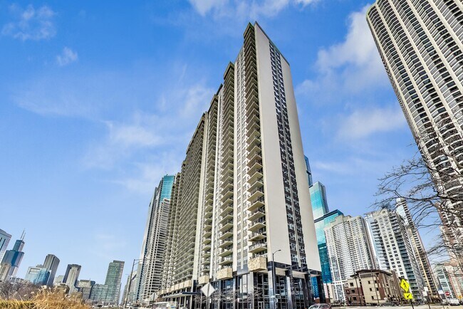 Building Photo - 400 E Randolph St