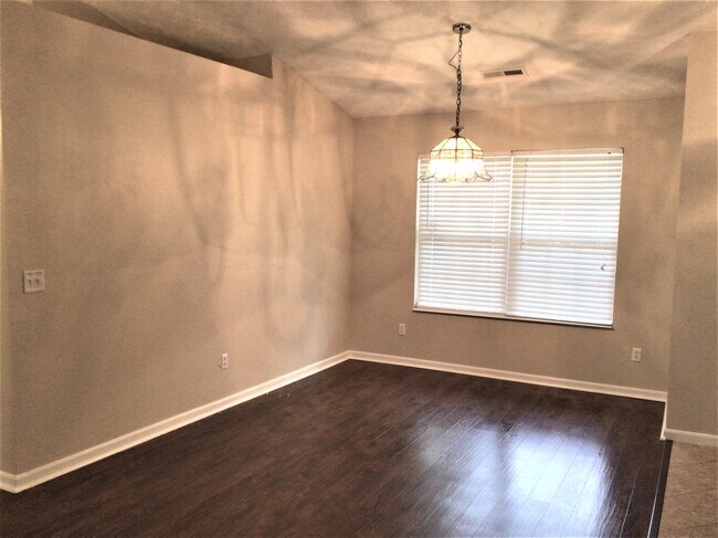 Foto del edificio - 284 Laurel Glen Drive