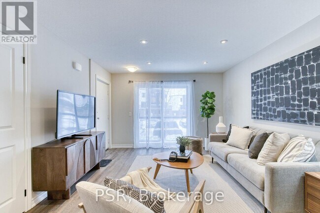 Photo du bâtiment - 235 Chapel Hill Dr