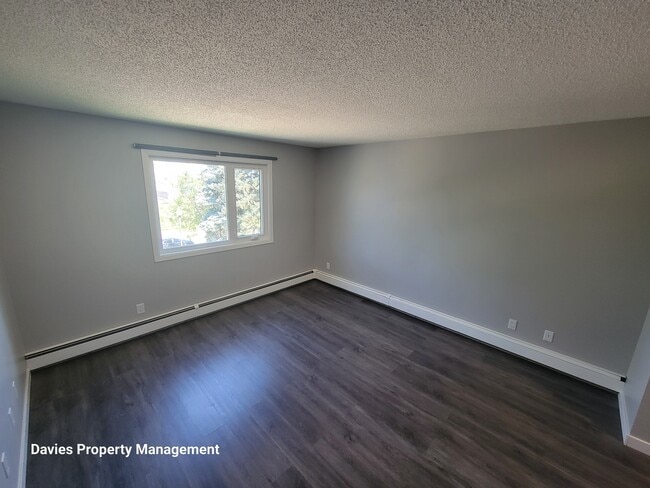 Photo du bâtiment - 10545 Saskatchewan Dr NW