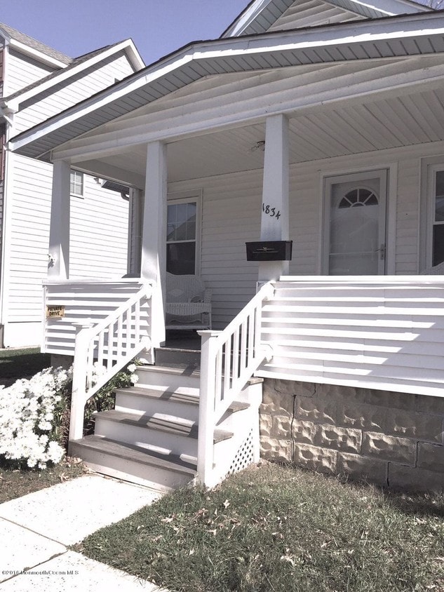 Primary Photo - 1834 Parkway