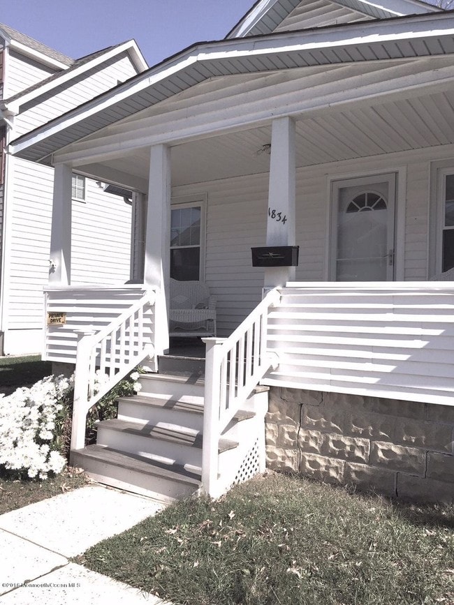 Building Photo - 1834 Parkway