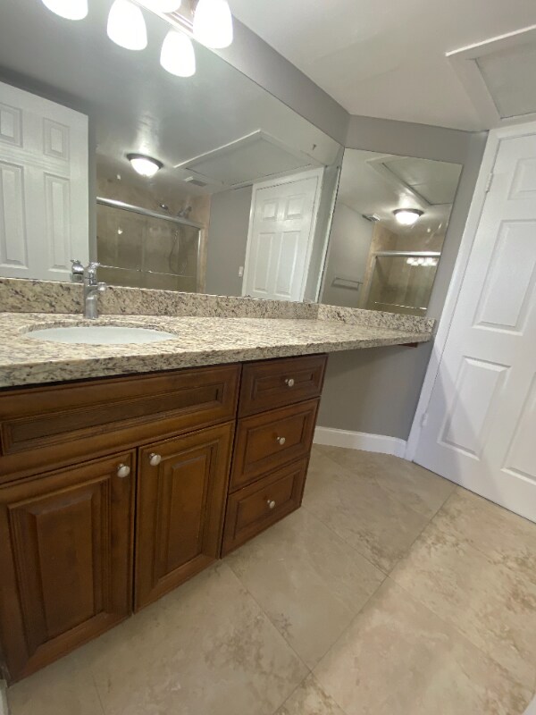Foto del edificio - 2820 N Oakland Forest Dr