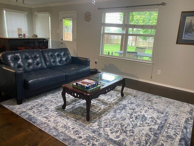 Foto del edificio - We have a beautiful house for rent in McKinney with wooden floors and stainless steel appliances.