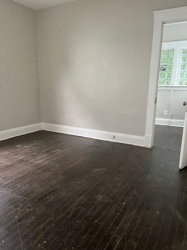 Foto del edificio - 11611 Fairport Ave