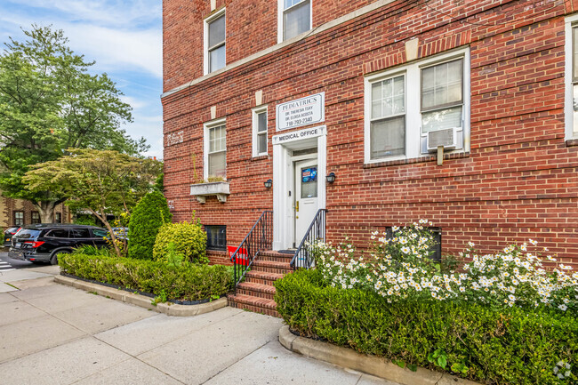 Building Photo - Longfellow Hall Condo