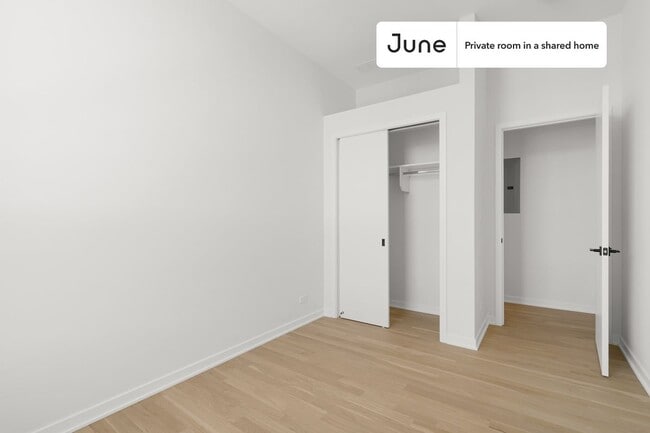 Building Photo - Private bedroom in 4 bed/3 bath Home