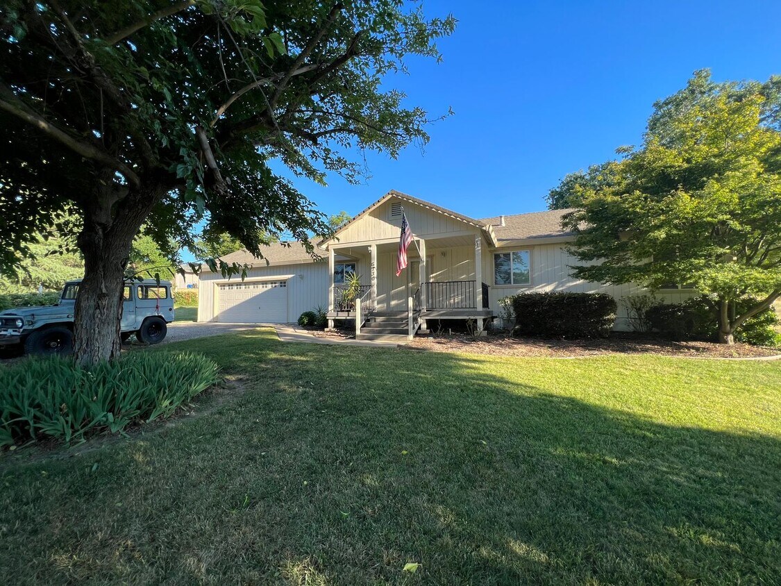 Foto principal - Three Bedroom Two Bathroom Large Garage in...