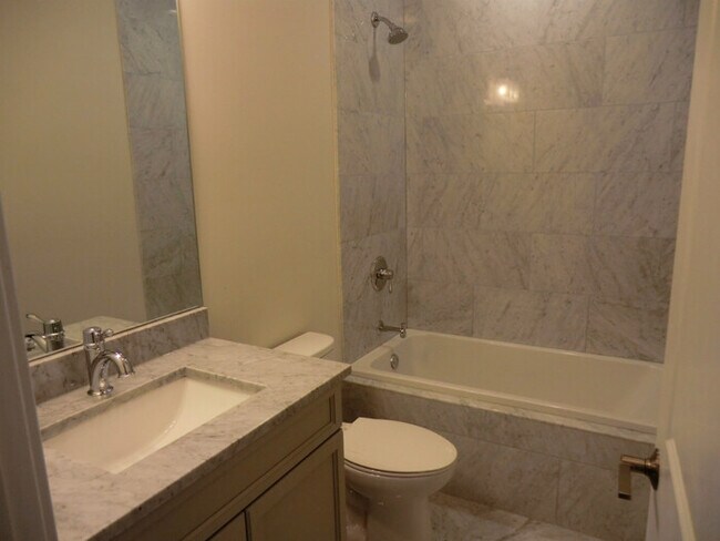 Foto del edificio - 1513 W Diversey Pkwy
