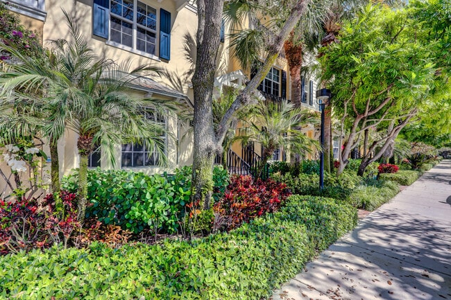 Building Photo - 343 Flamingo Dr