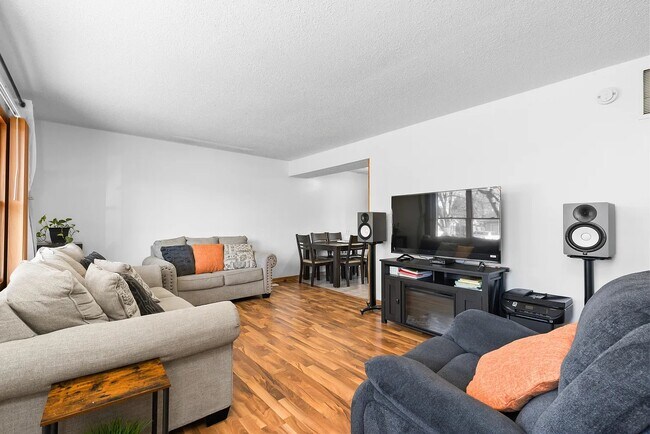 Foto del edificio - 3110 Timber Hill Ln