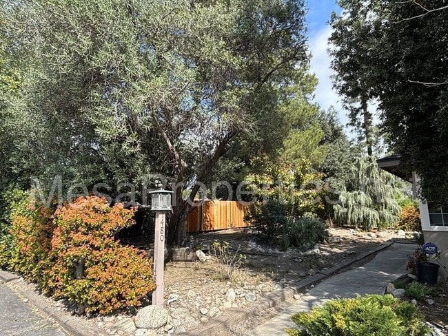 Building Photo - 1480 N Mills Ave