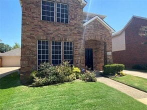 Building Photo - 207 Colonial Ln